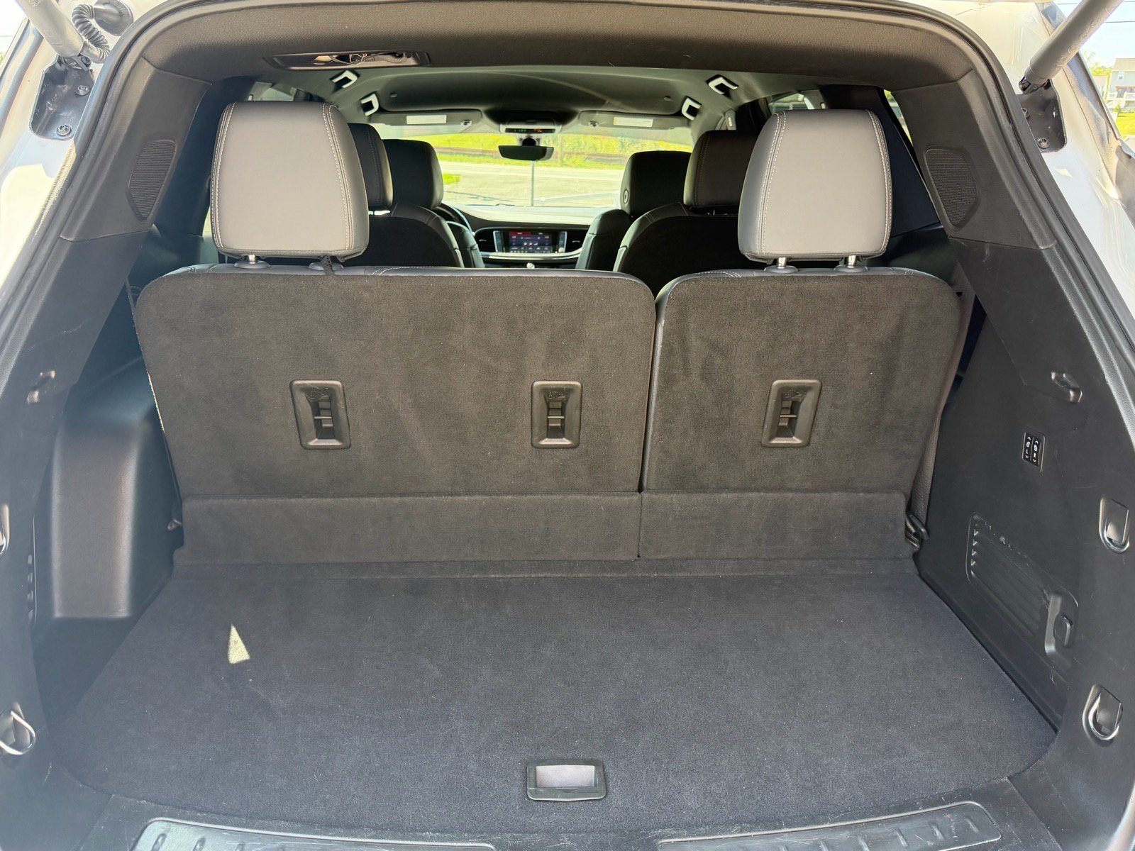 Used 2022 Buick Enclave Premium AWD/4WD image 25