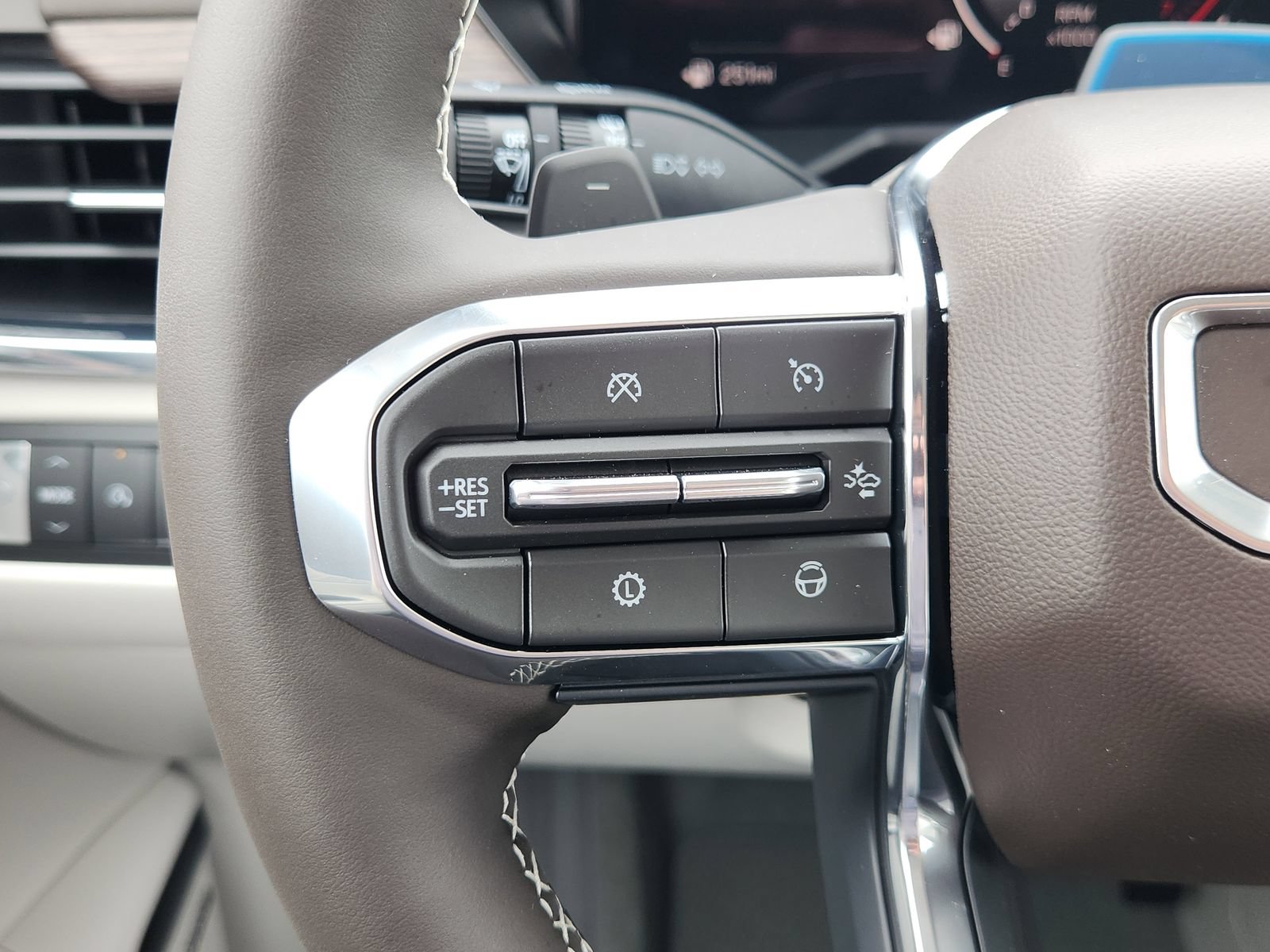 New 2026 GMC Acadia Denali w/ Super Cruise Package FWD image 32