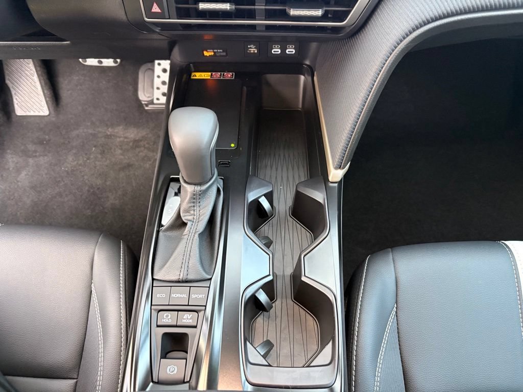 Used 2026 Toyota Camry Hybrid FWD image 15