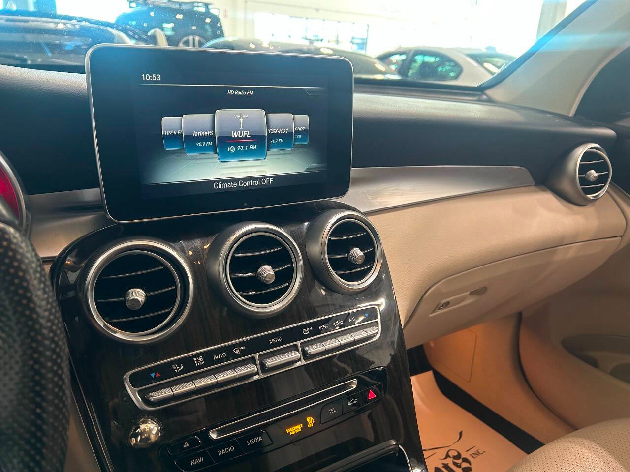 Used 2018 Mercedes-Benz GLC 300 4MATIC image 19