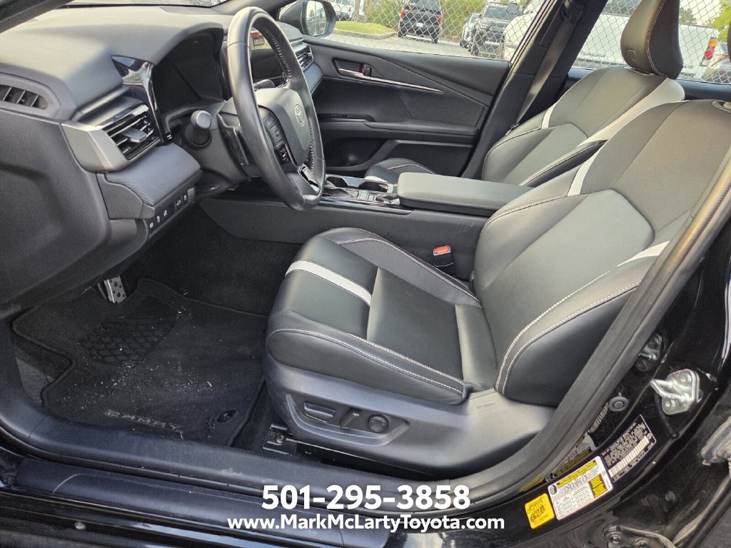 Used 2025 Toyota Camry SE FWD image 6