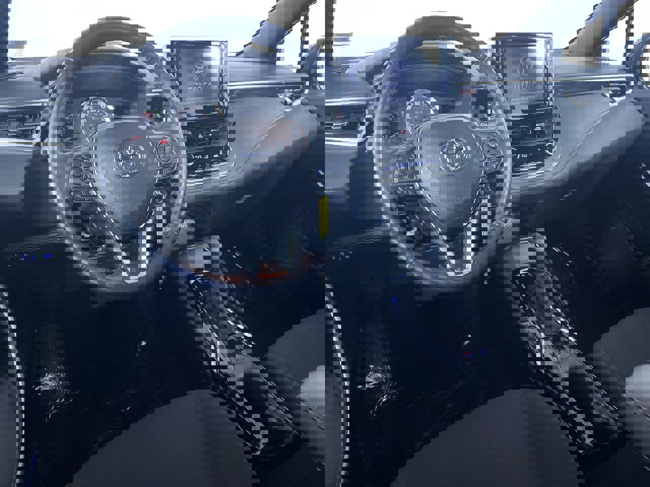 Used 2021 Toyota Corolla SE image 2