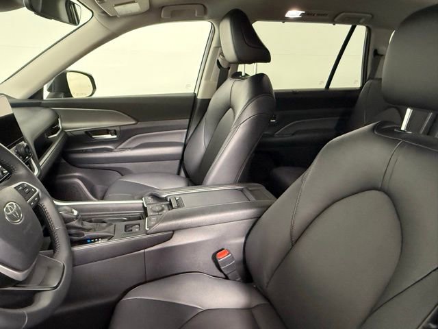 Used 2024 Toyota Grand Highlander XLE AWD/4WD image 28