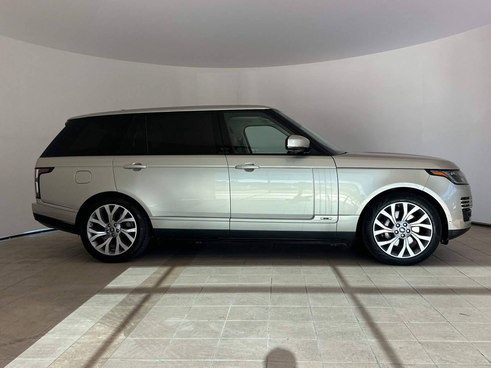 Used 2020 Land Rover Range Rover Long Wheelbase Autobiography AWD/4WD image 7