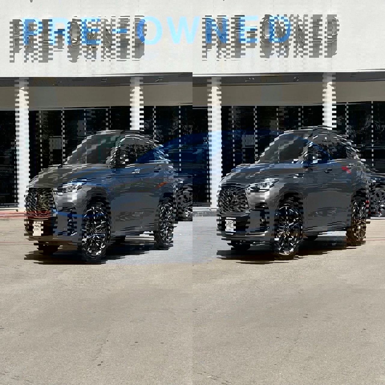 Used 2023 INFINITI QX55 Essential image 2