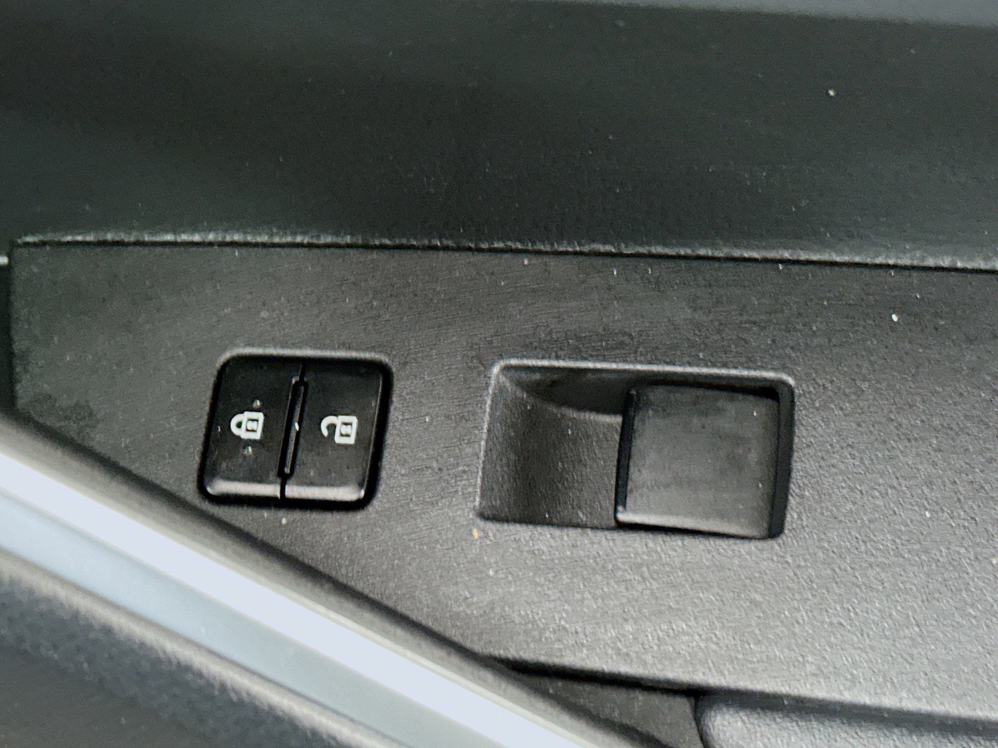 Used 2023 Toyota Corolla Cross LE image 29