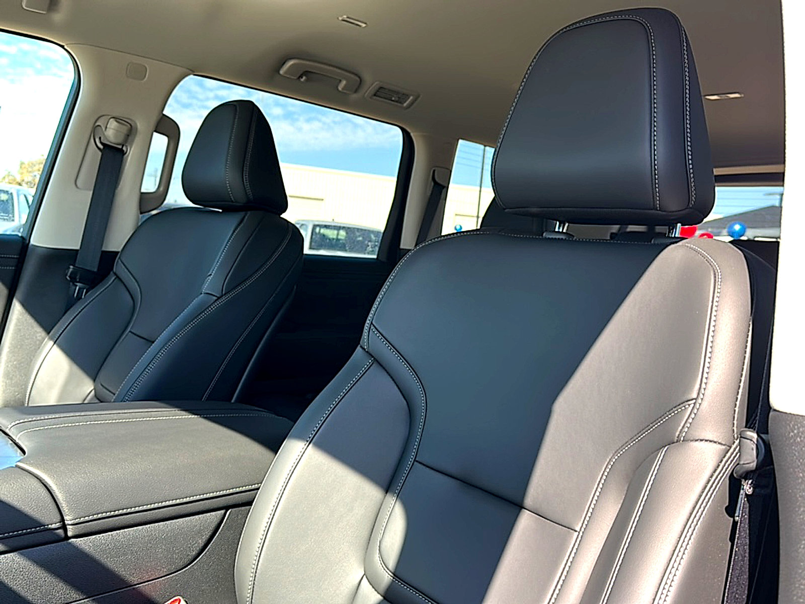 New 2025 Nissan Armada SV image 11