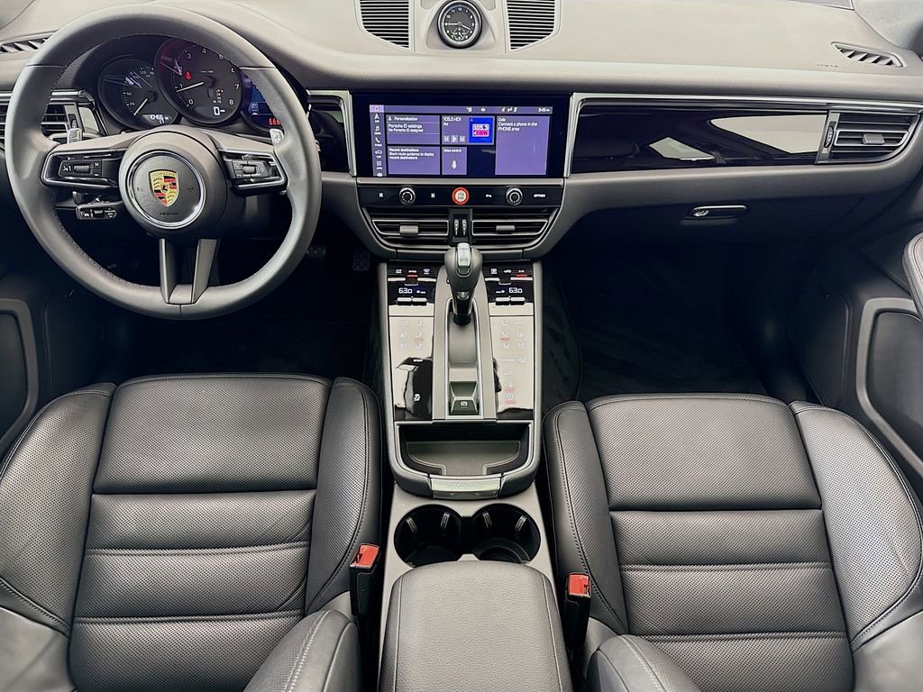Certified 2025 Porsche Macan AWD/4WD image 28