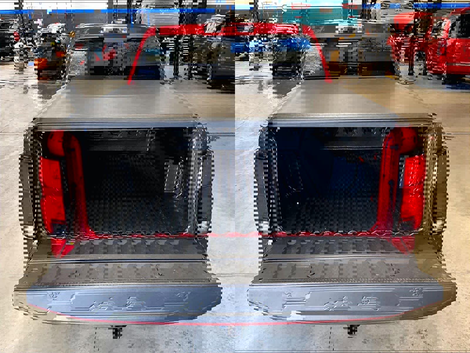 Used 2023 Chevrolet Colorado Z71 w/ Z71 Convenience Package 2 AWD/4WD image 32