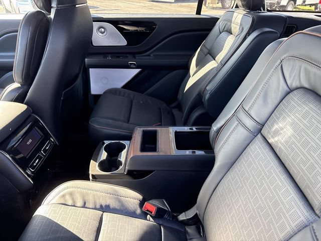 New 2026 Lincoln Aviator Black Label w/ Jet Appearance Package AWD/4WD image 18