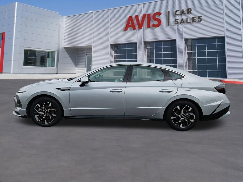 Used 2025 Hyundai Sonata SEL FWD image 2
