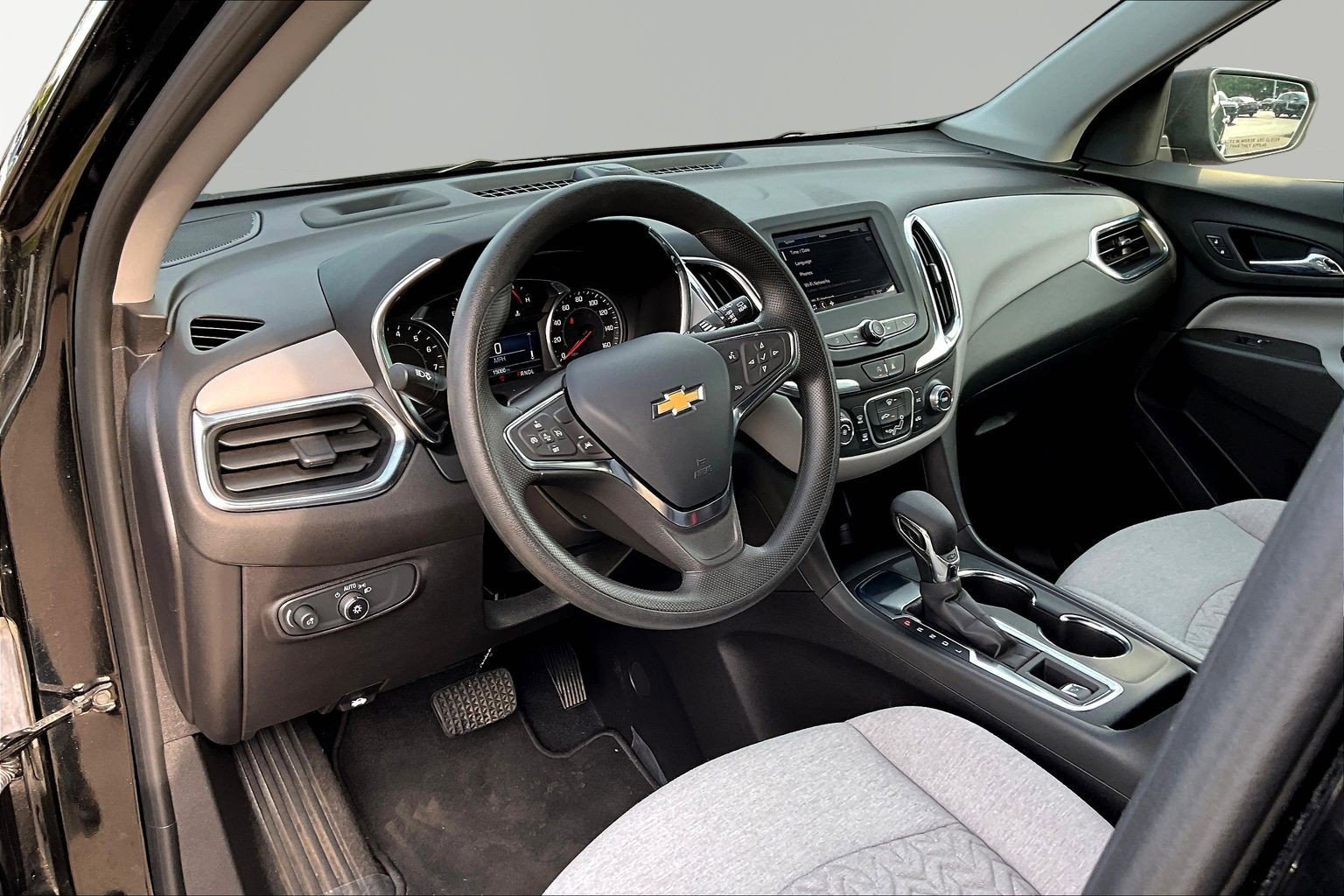 Used 2023 Chevrolet Equinox LS w/ LS Convenience Package FWD image 17