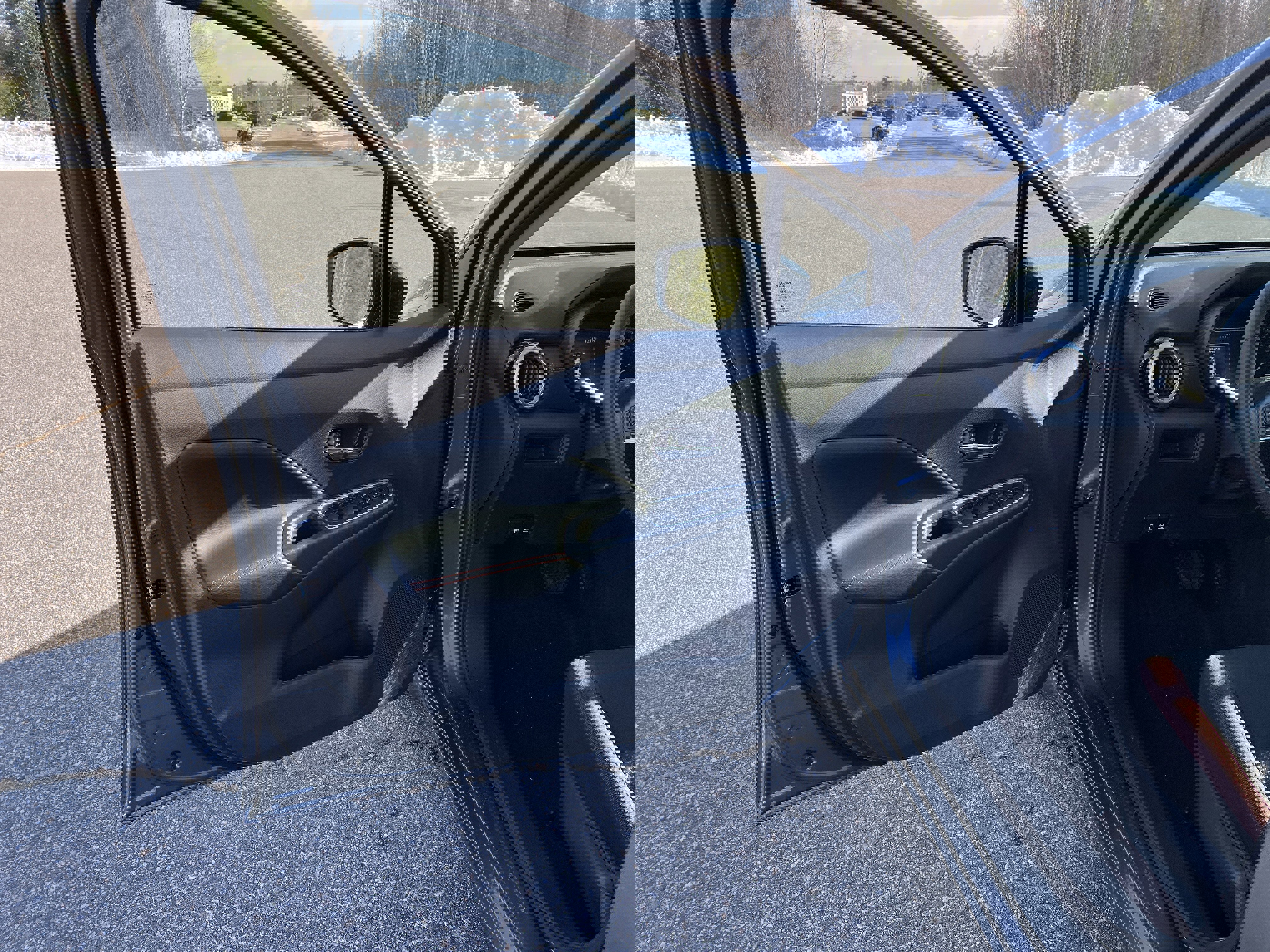 New 2025 Nissan Versa SR w/ Trunk Package image 17