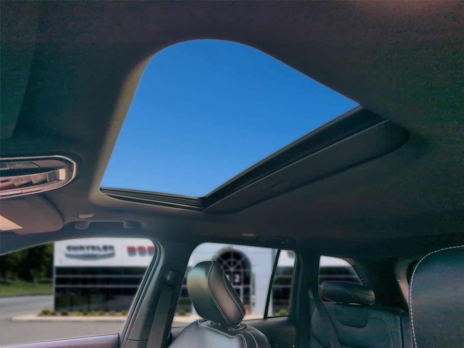 Used 2023 Jeep Grand Cherokee Altitude AWD/4WD image 25