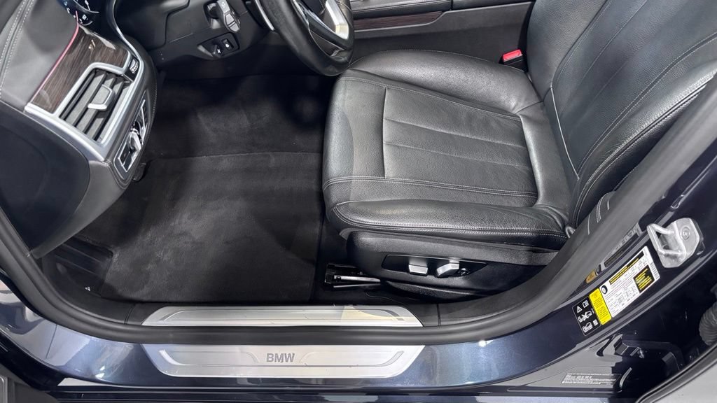 Used 2018 BMW 740i xDrive AWD/4WD image 11