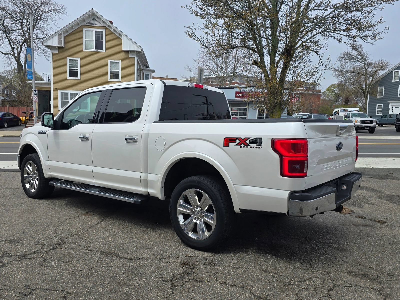 Used 2018 Ford F150 Lariat w/ Equipment Group 502A Luxury AWD/4WD image 4