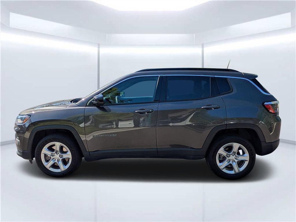 Used 2023 Jeep Compass Latitude w/ Convenience Group AWD/4WD image 10