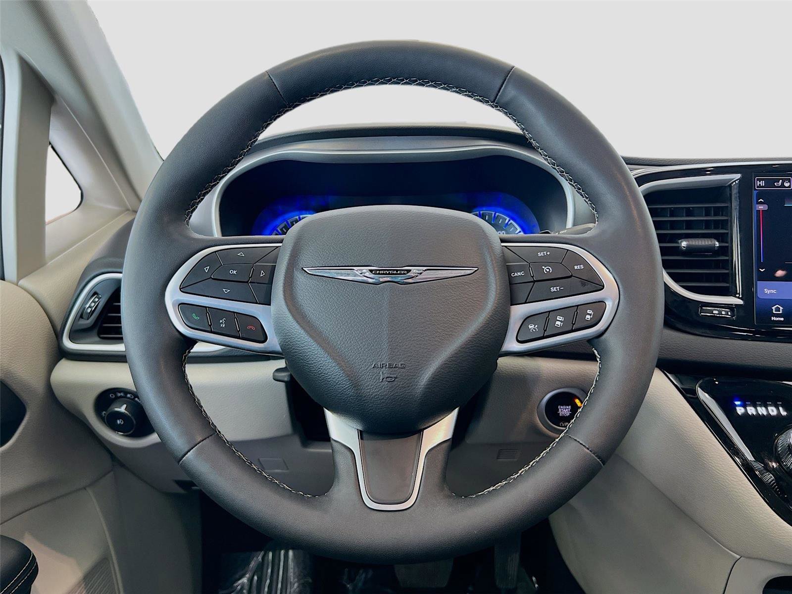 Used 2024 Chrysler Pacifica Touring-L FWD image 17