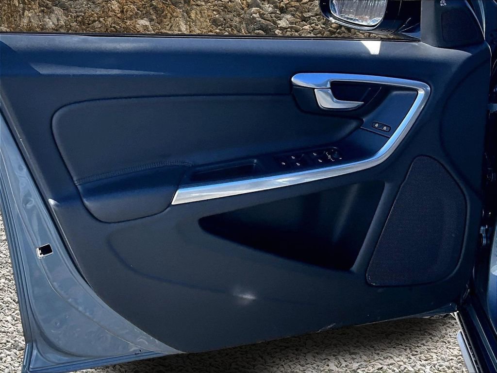 Used 2018 Volvo V60 T5 Cross Country w/ Convenience Package image 21