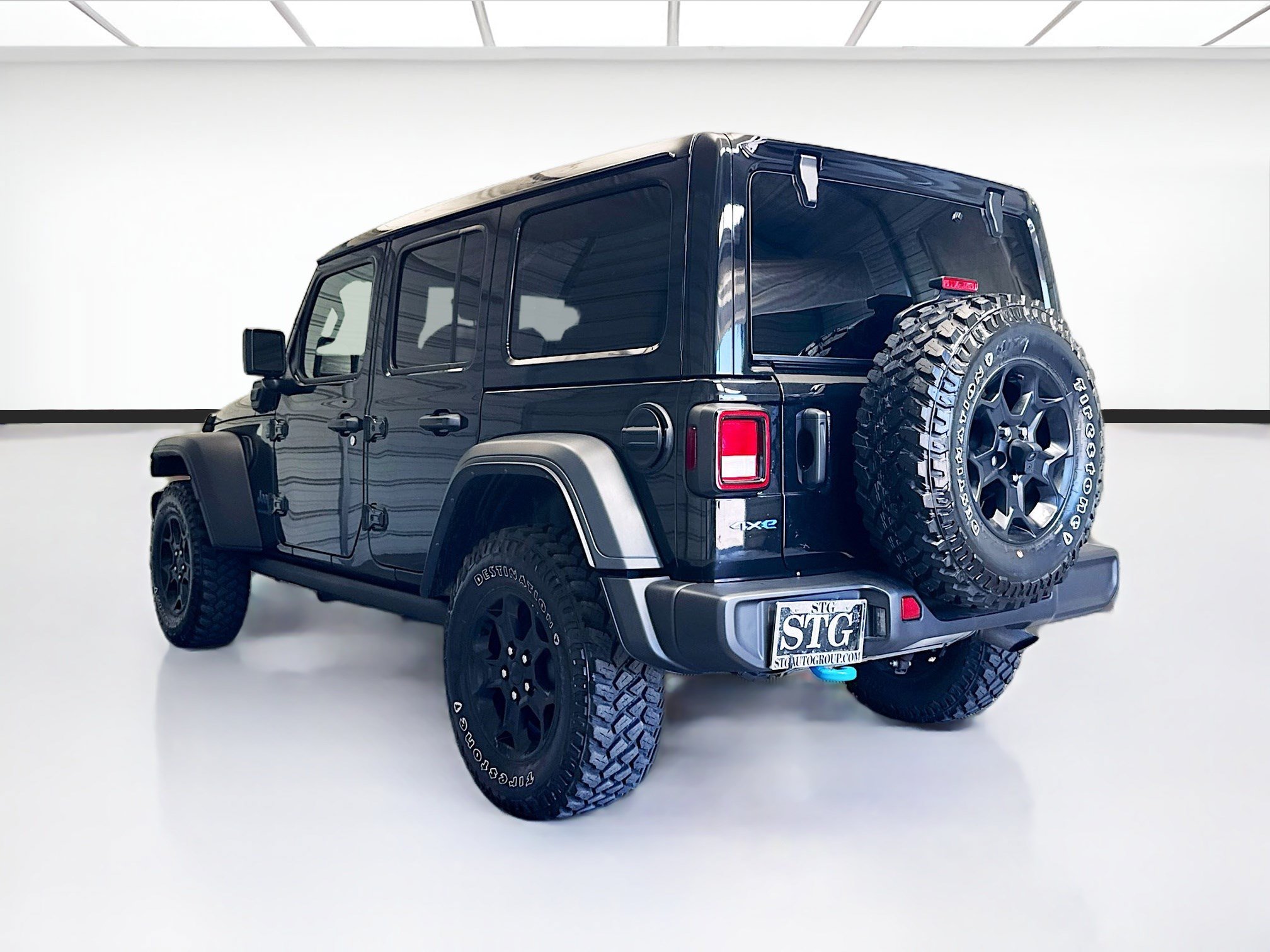 Used 2023 Jeep Wrangler Unlimited w/ Sun & Screen Package AWD/4WD image 6