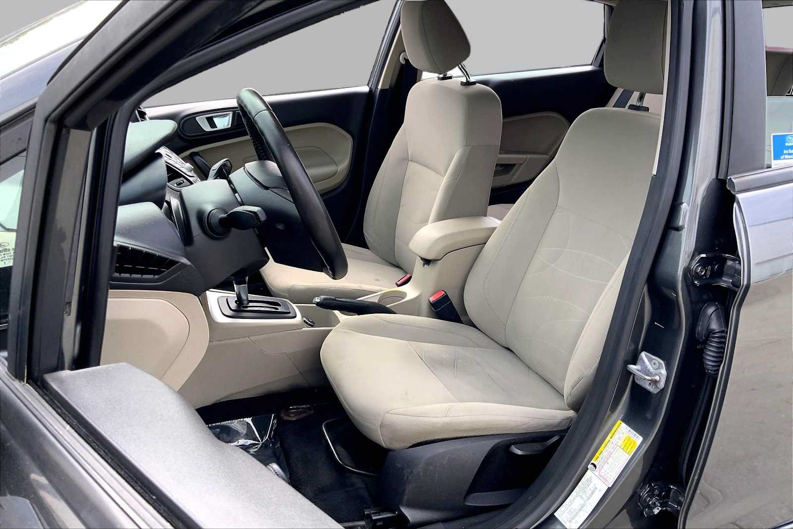 Used 2016 Ford Fiesta SE w/ Cold Weather Package FWD image 9