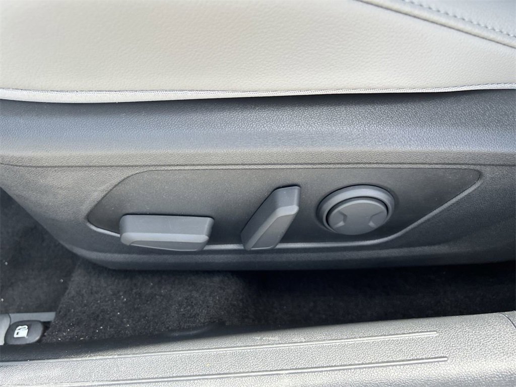 New 2025 Hyundai Elantra Limited image 22