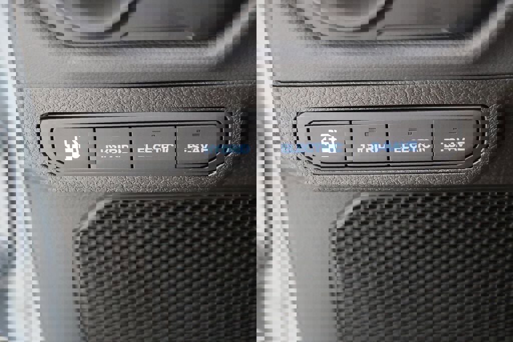 Used 2025 Jeep Wrangler Unlimited Rubicon 4xe w/ Convenience Group image 26