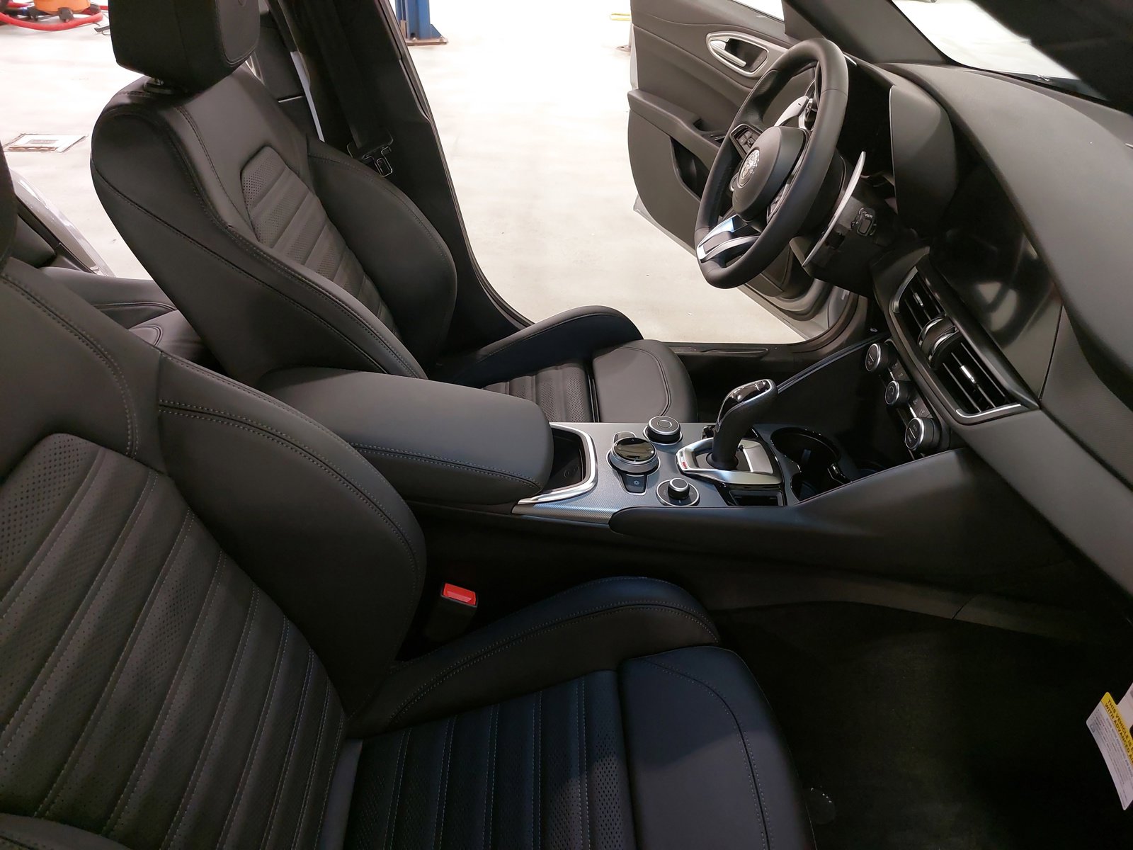 New 2025 Alfa Romeo Giulia w/ Veloce Package Rwd image 10