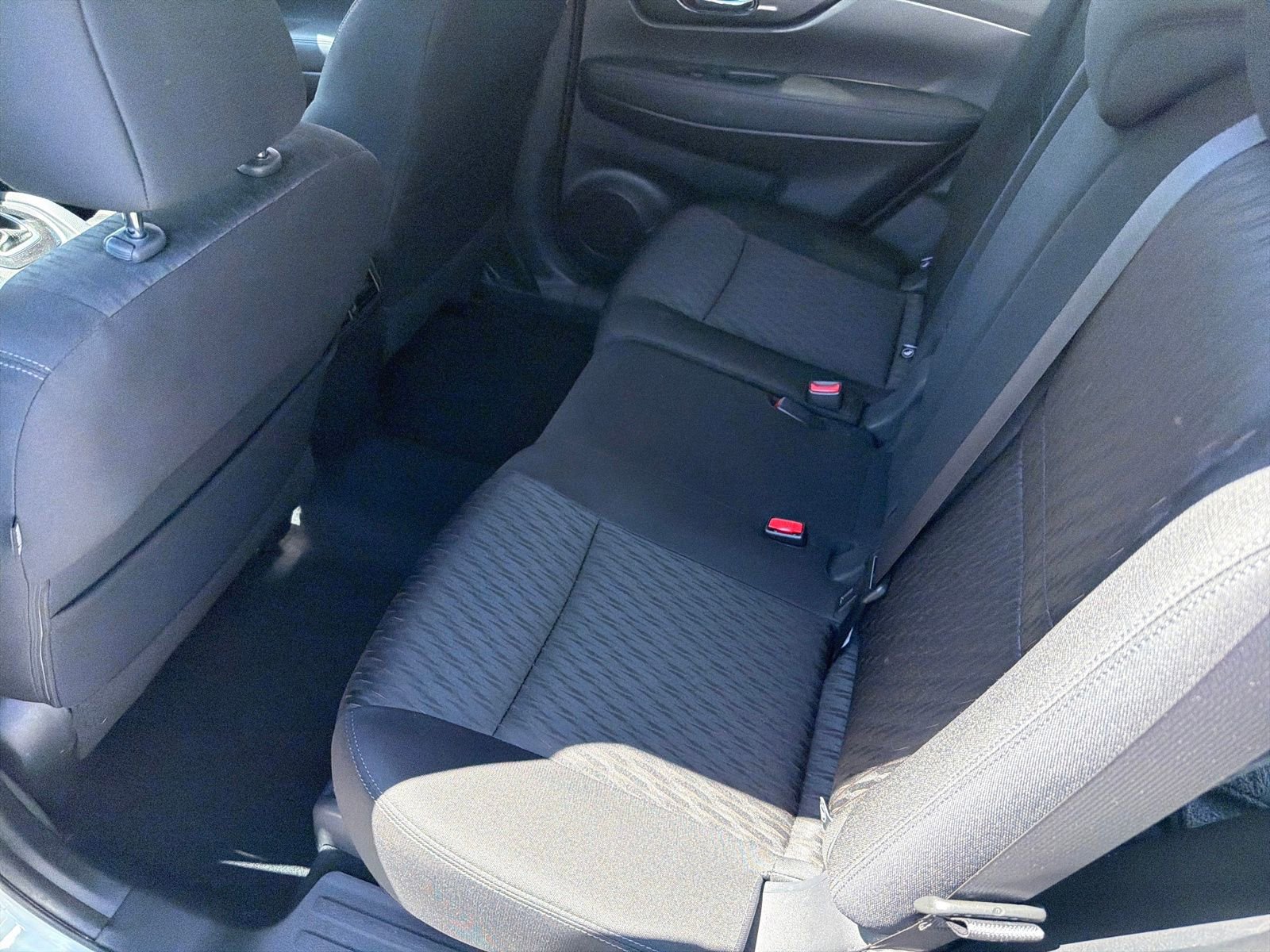 Used 2019 Nissan Rogue SV image 22