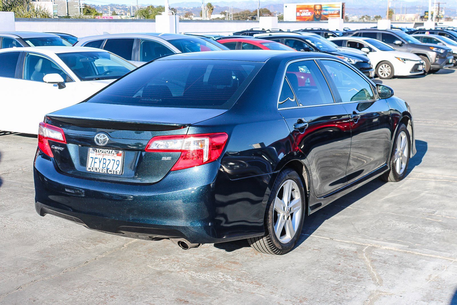 Used 2014 Toyota Camry SE image 9
