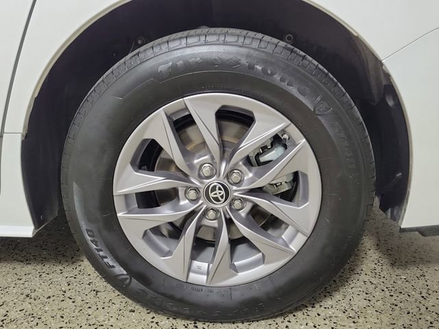 Used 2025 Toyota Sienna XLE FWD image 8