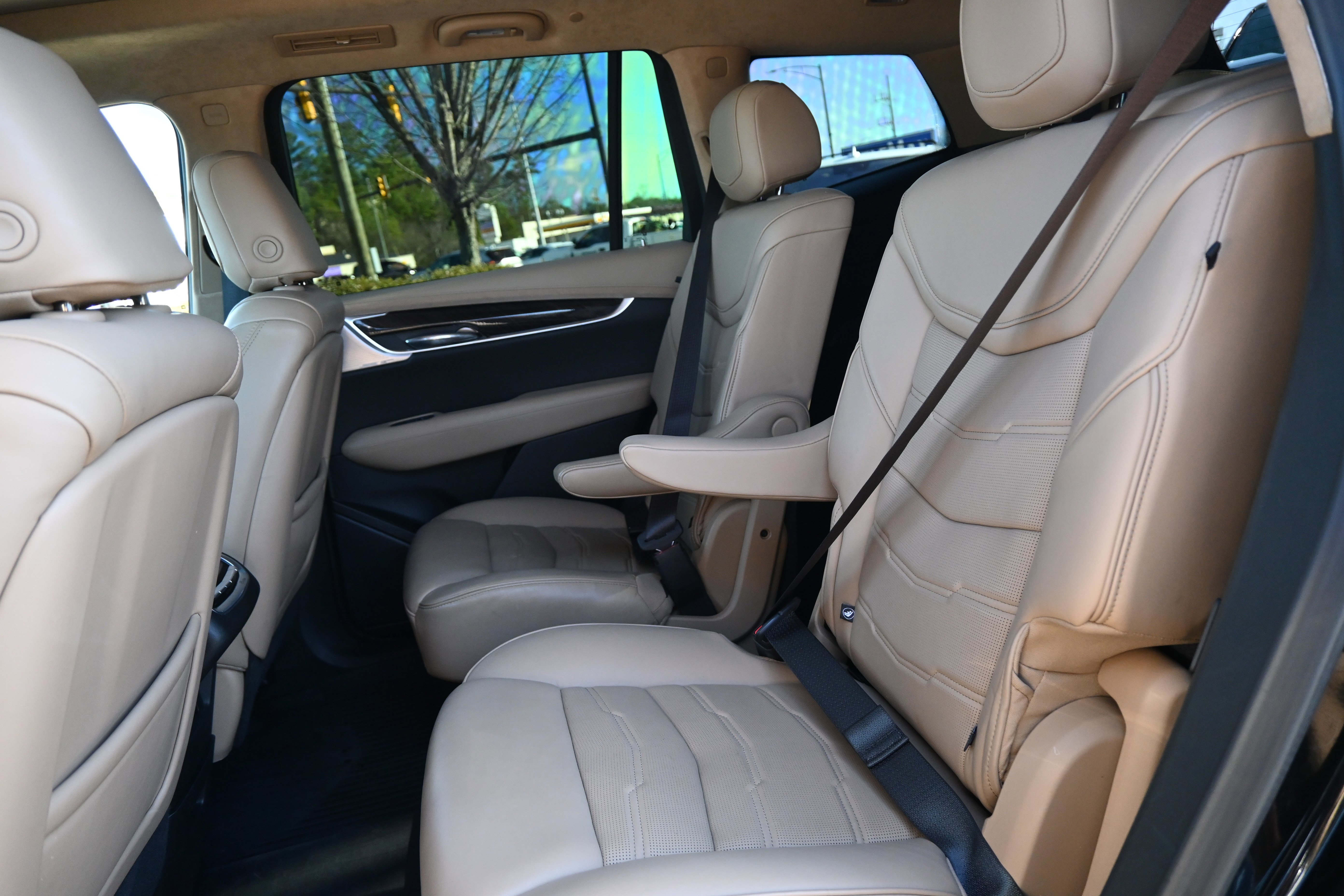 Used 2024 Cadillac XT6 Sport w/ LPO, Onyx Lite Package image 32