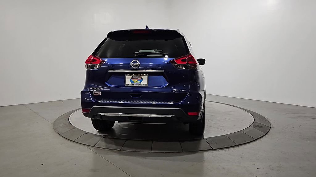 Used 2017 Nissan Rogue SL w/ SL Premium Package AWD/4WD image 4