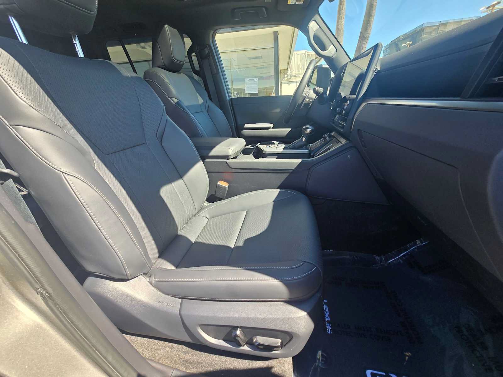 Used 2025 Lexus GX 550 w/ Cold Area Package AWD/4WD image 10