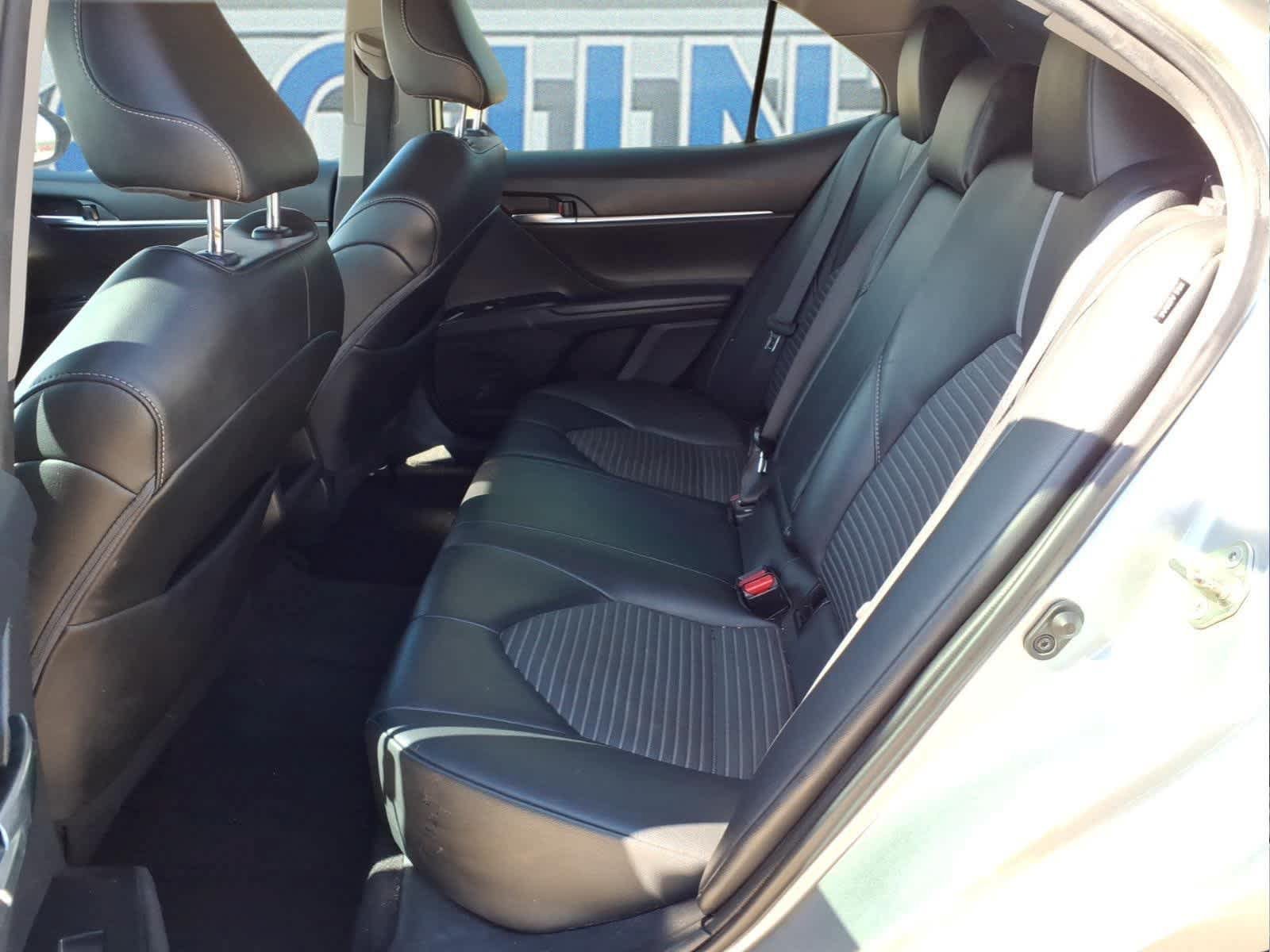 Used 2020 Toyota Camry SE FWD image 12