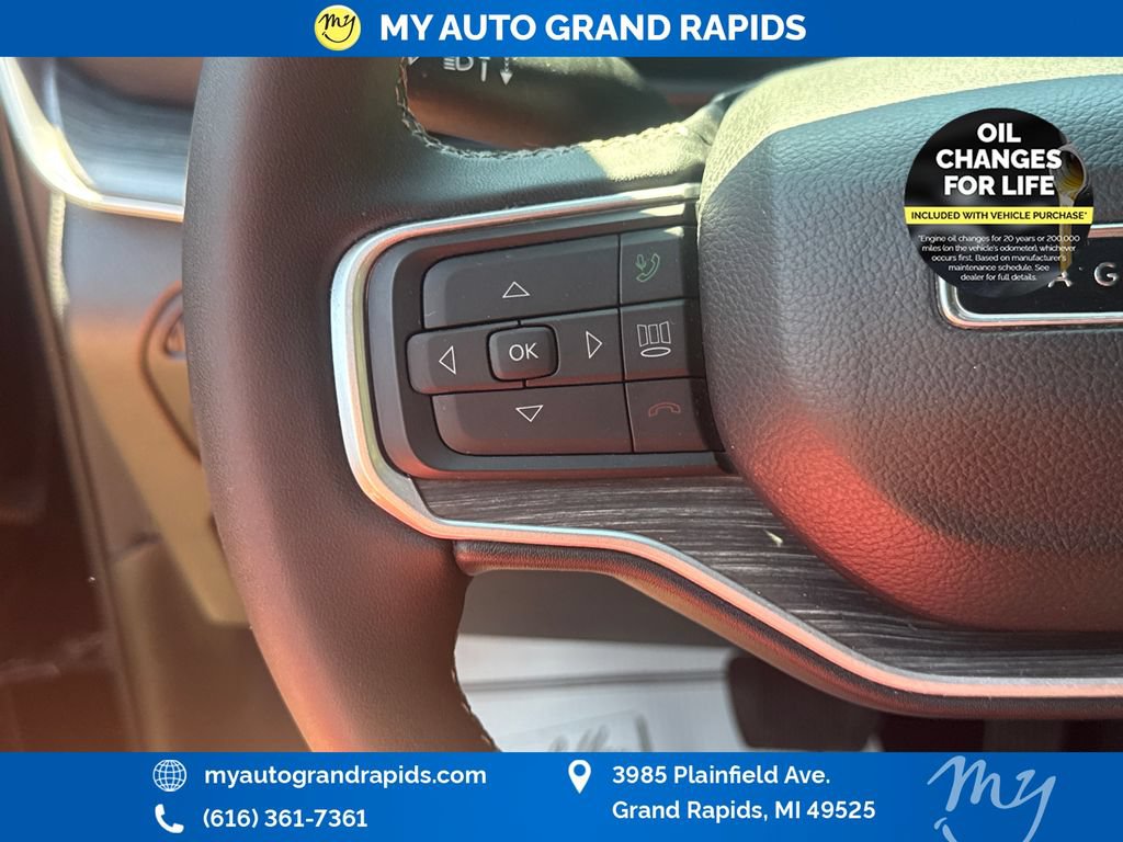Used 2024 Jeep Wagoneer L Series II w/ Flexible Seating Group AWD/4WD image 15