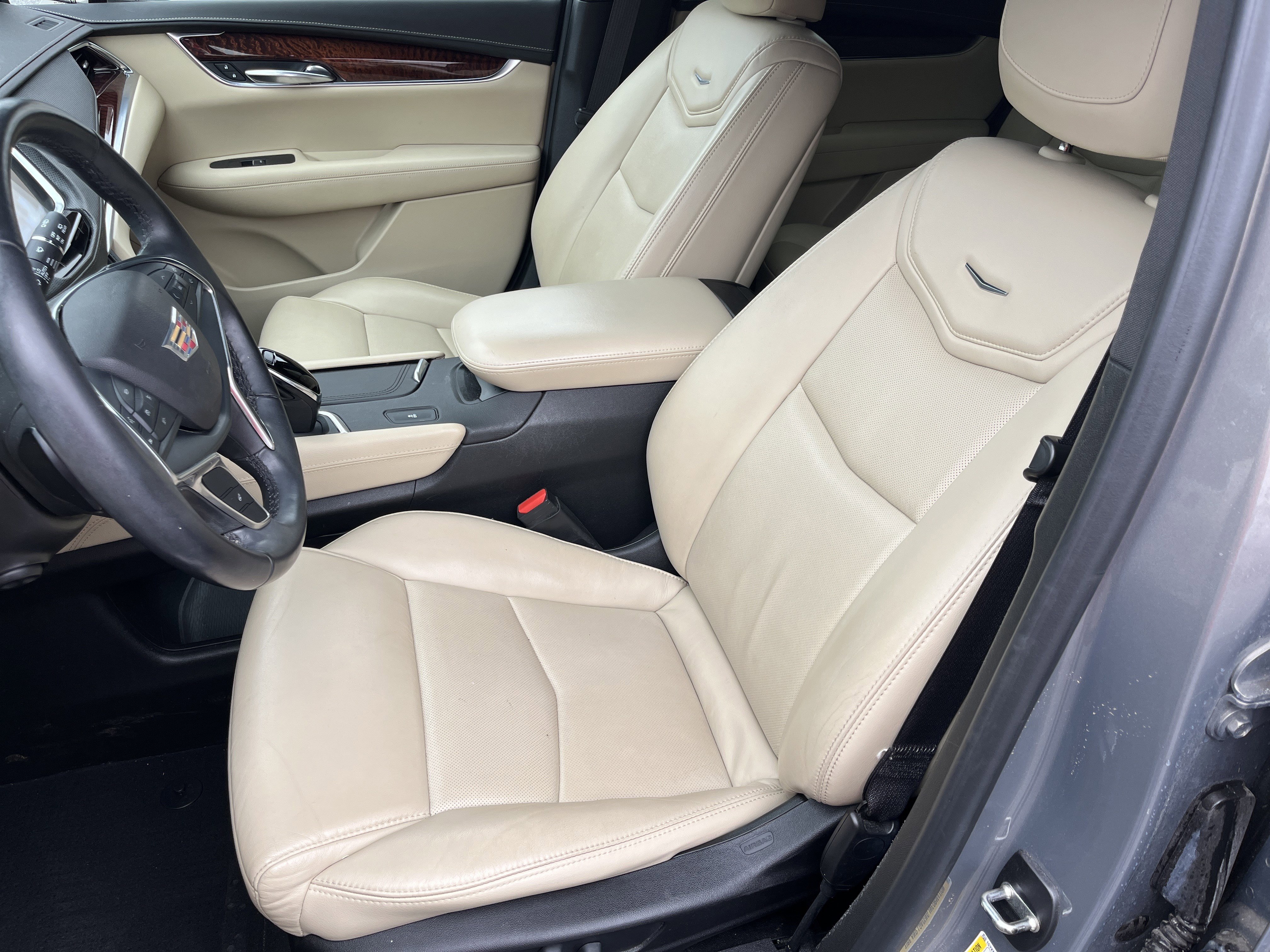 Used 2018 Cadillac XT5 Luxury w/ LPO, Wheel Lock Package image 17