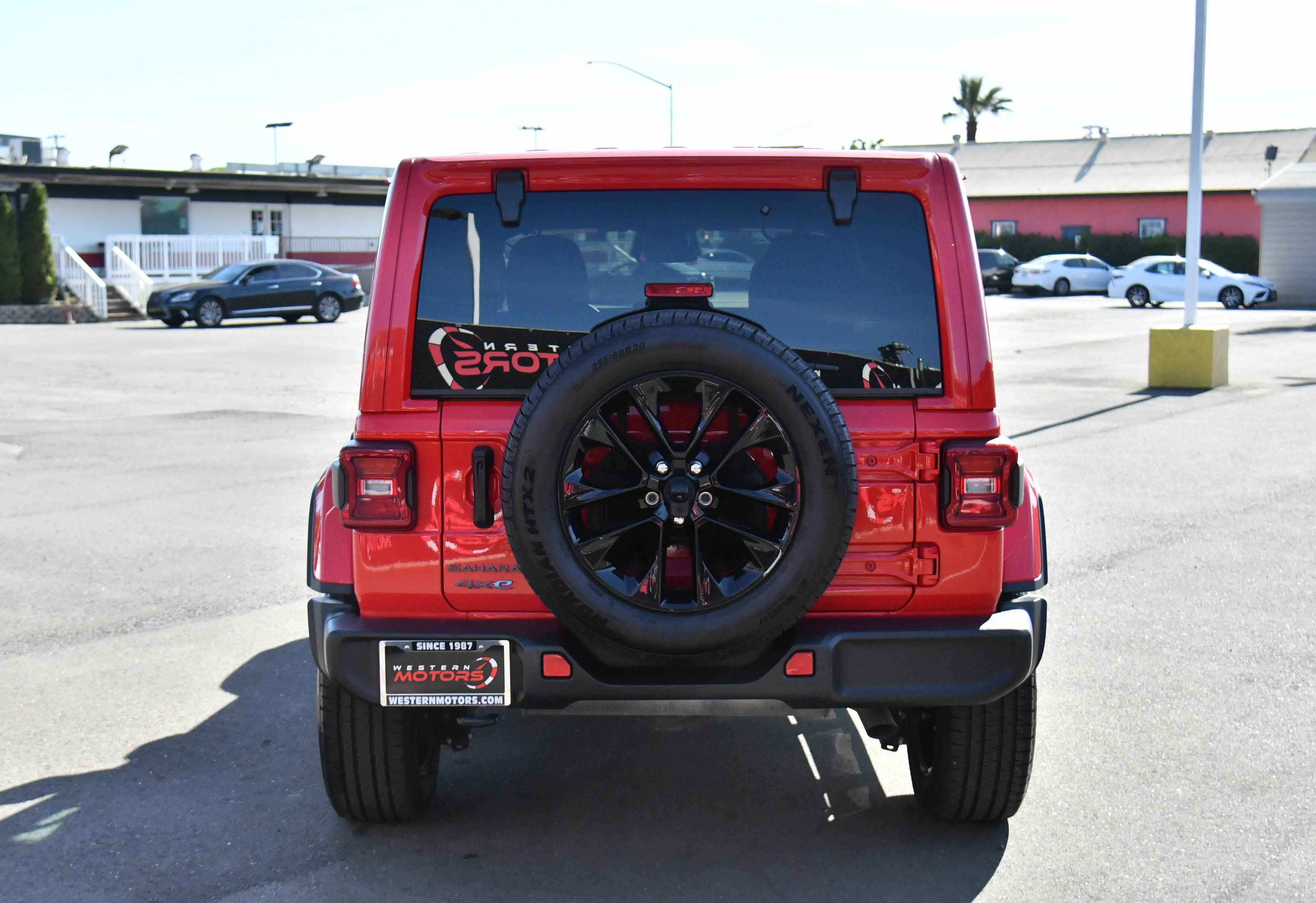 Used 2025 Jeep Wrangler Sahara image 7