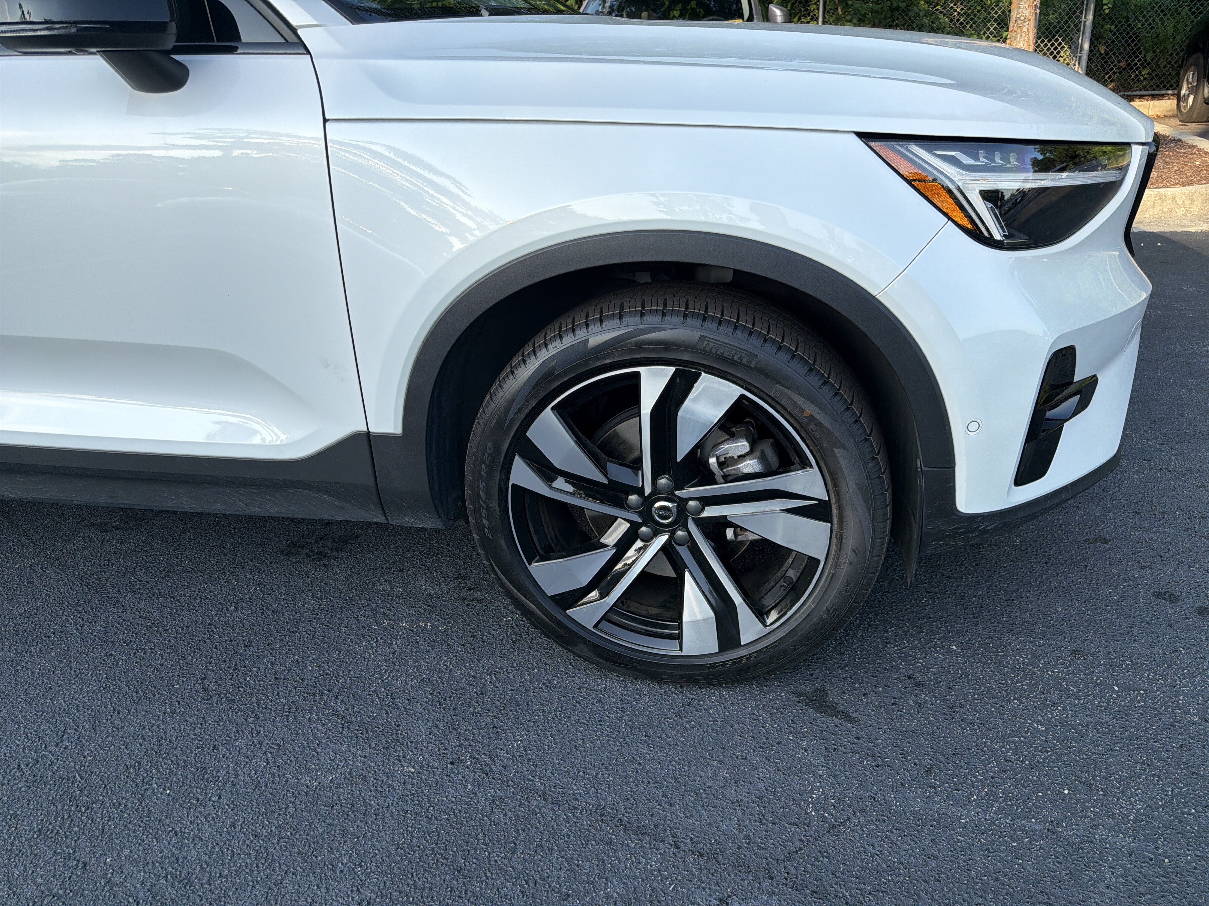 Certified 2023 Volvo XC40 B4 Plus w/ Protection Package Premier FWD image 13