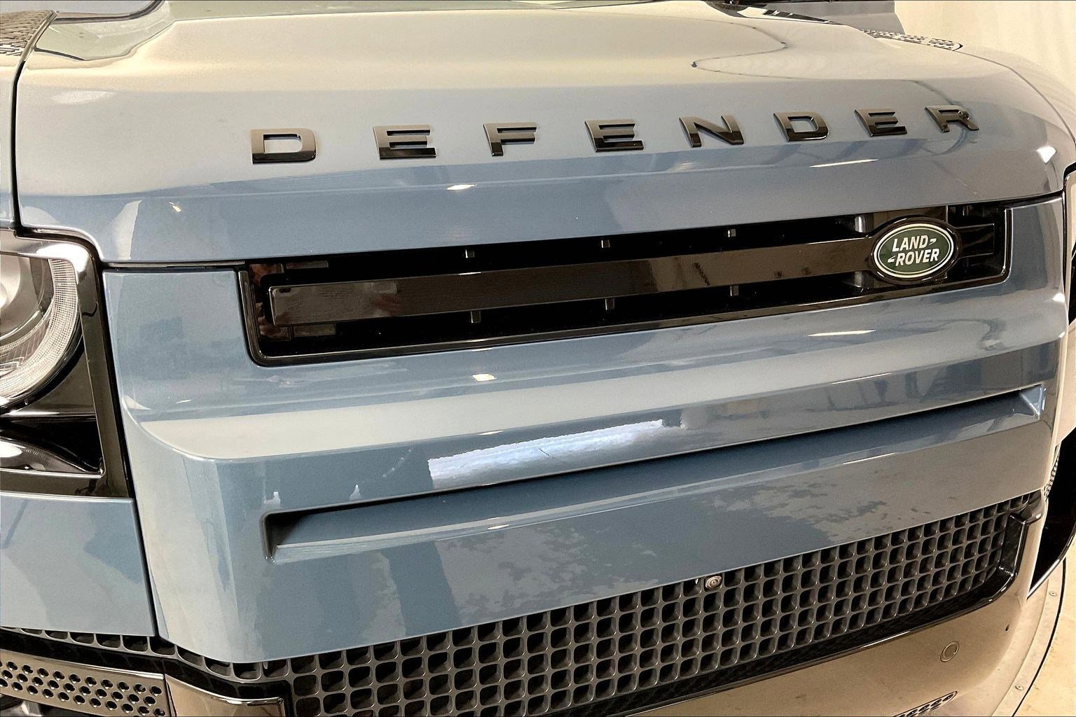 Used 2025 Land Rover Defender 110 X-Dynamic SE image 33