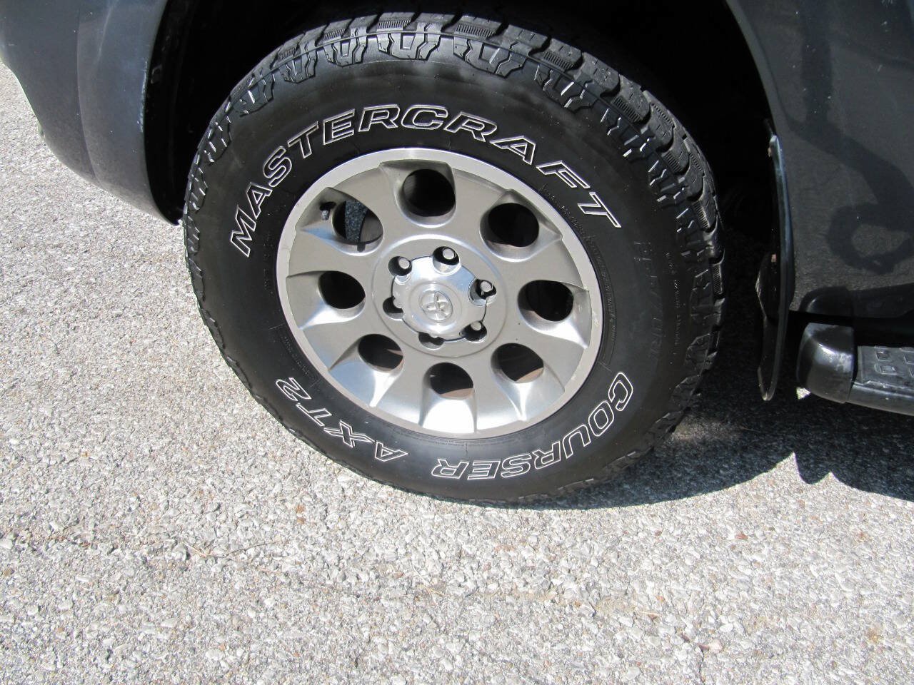 Used 2005 Toyota 4Runner Limited AWD/4WD image 3