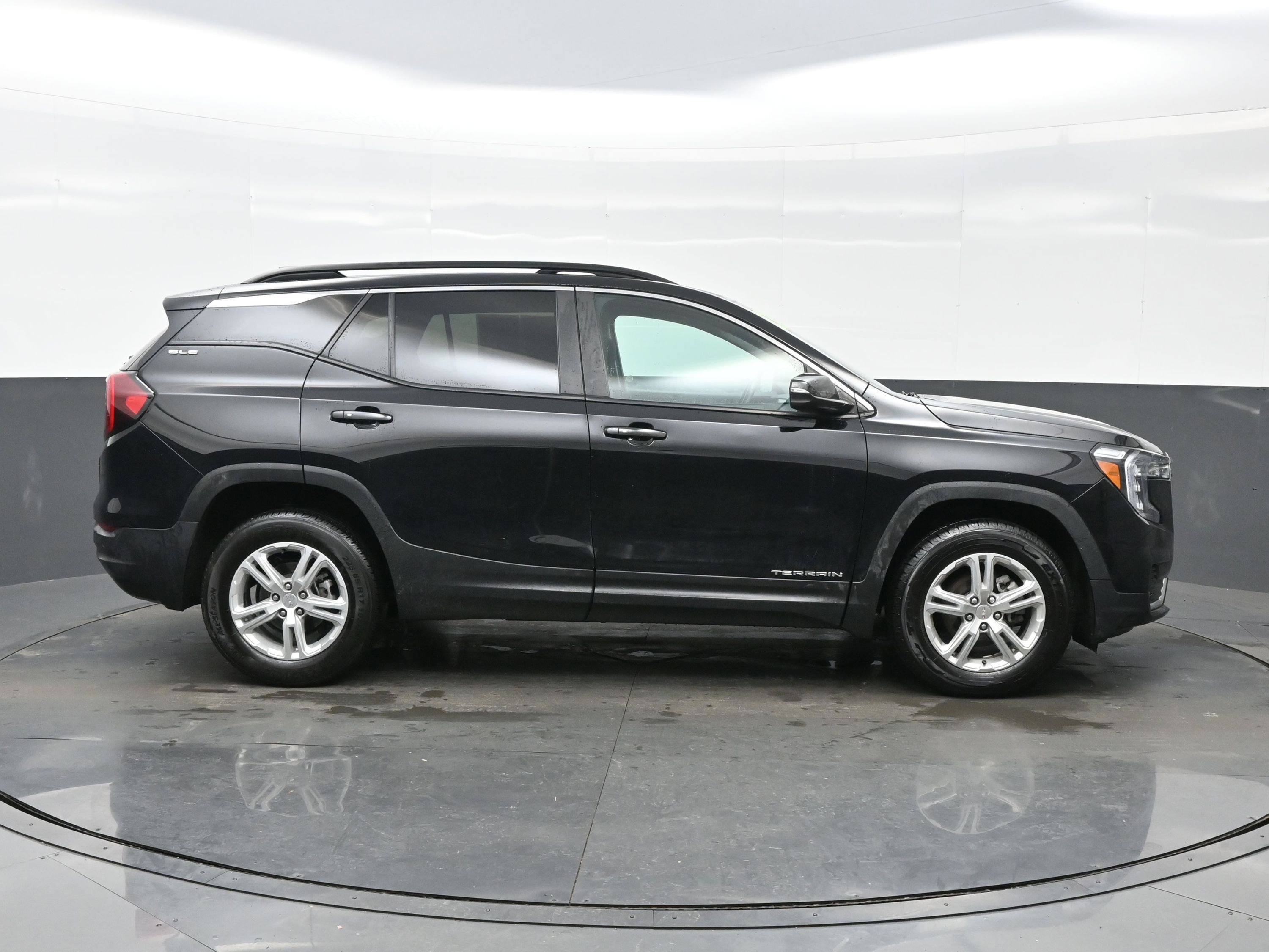Used 2022 GMC Terrain SLE w/ Driver Convenience Package image 7