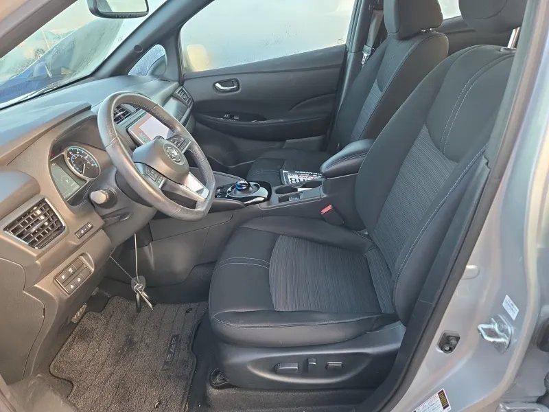 Used 2021 Nissan Leaf SV w/ SV Technology Package image 6