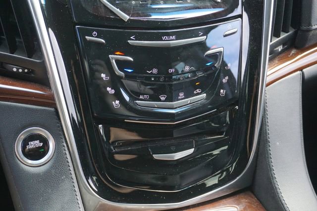 Used 2019 Cadillac Escalade ESV Luxury image 4