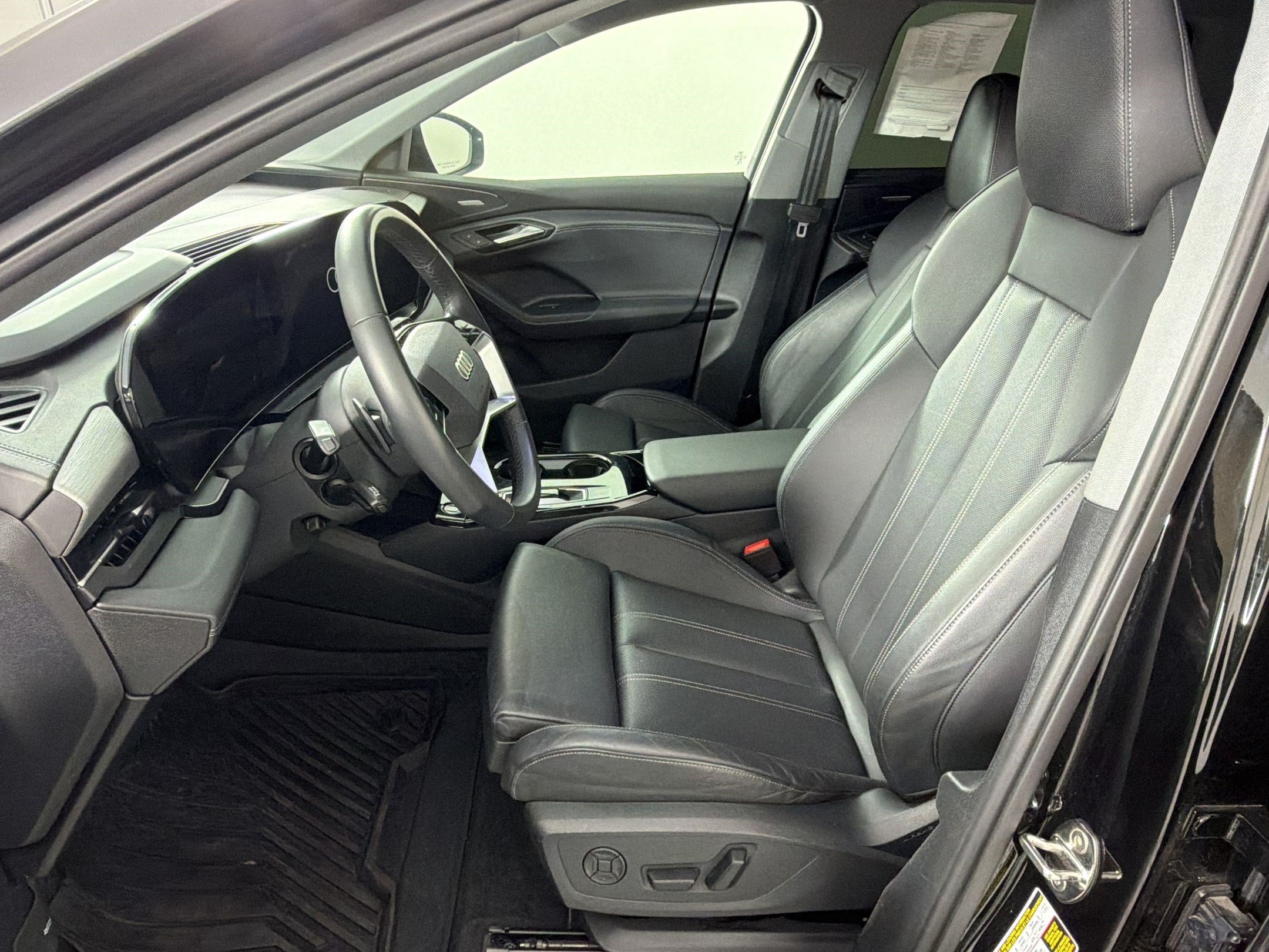 Used 2025 Audi Q6 e-tron Premium Plus w/ Premium Plus RWD image 5