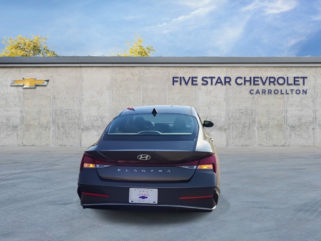Used 2024 Hyundai Elantra SEL FWD image 7