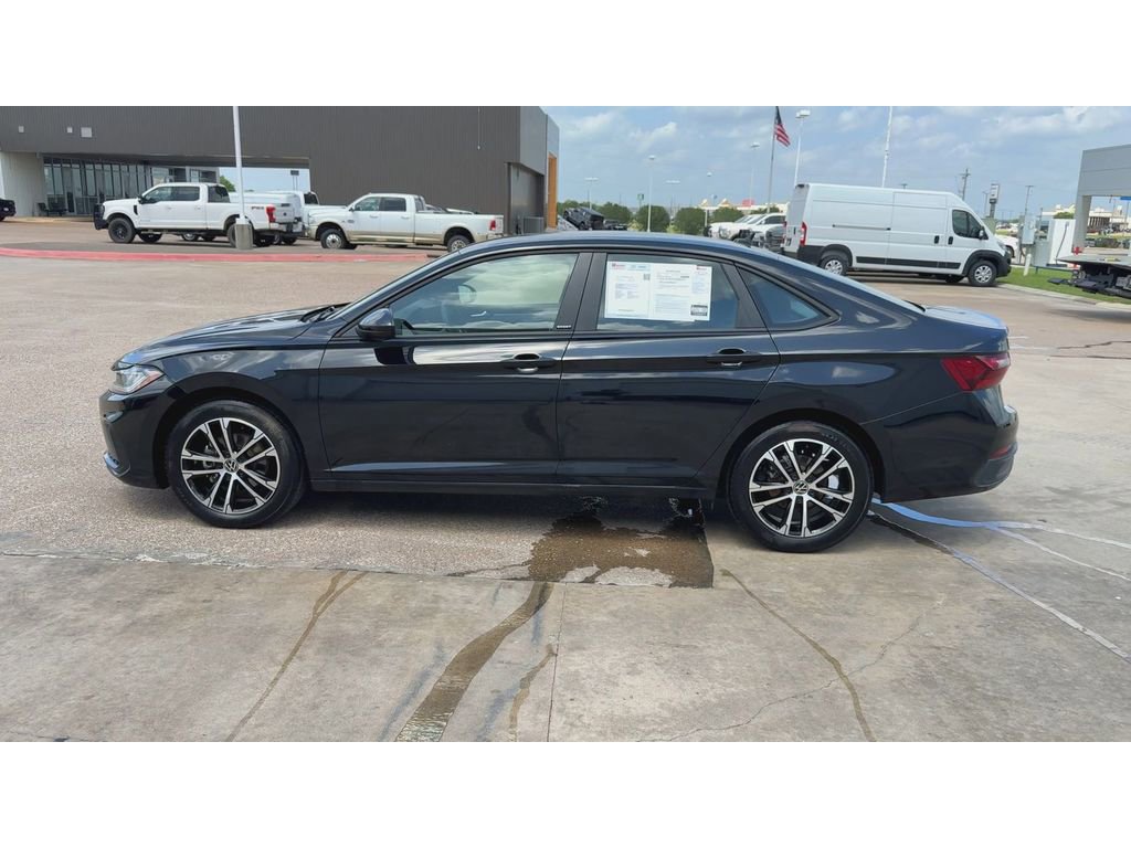 Used 2025 Volkswagen Jetta Sport FWD image 5