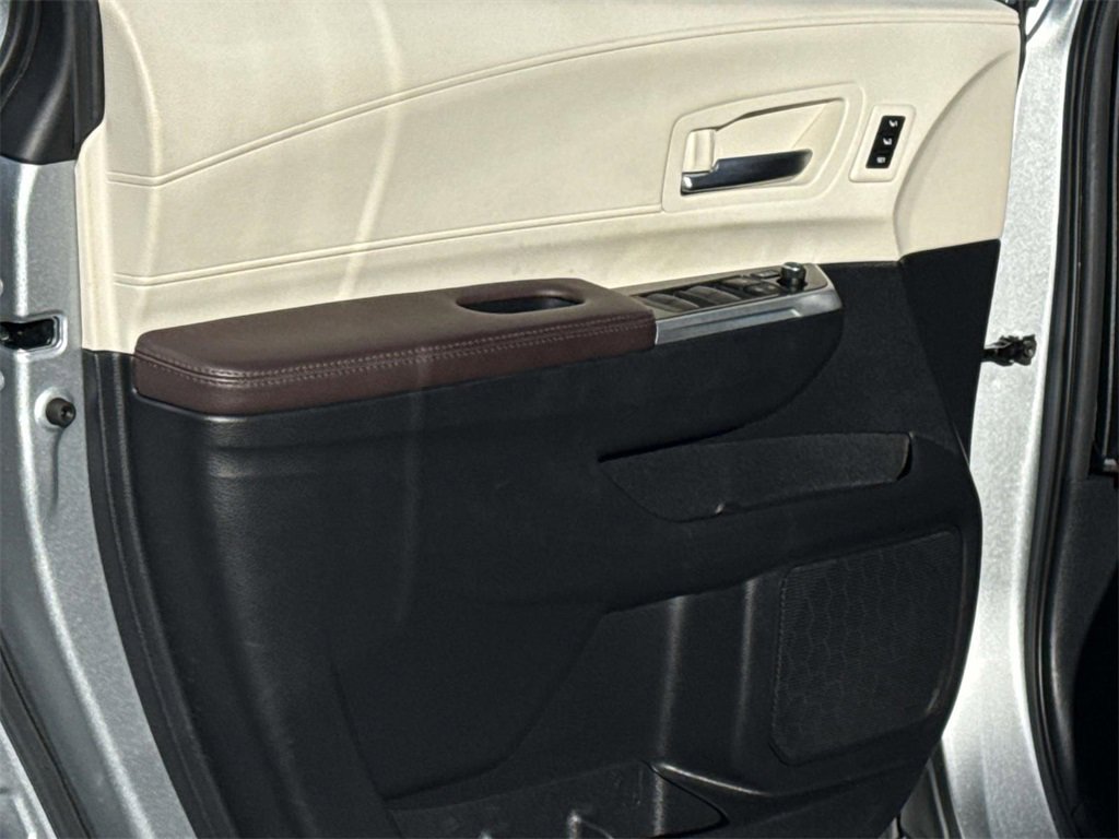 Certified 2023 Toyota Sienna Platinum image 25