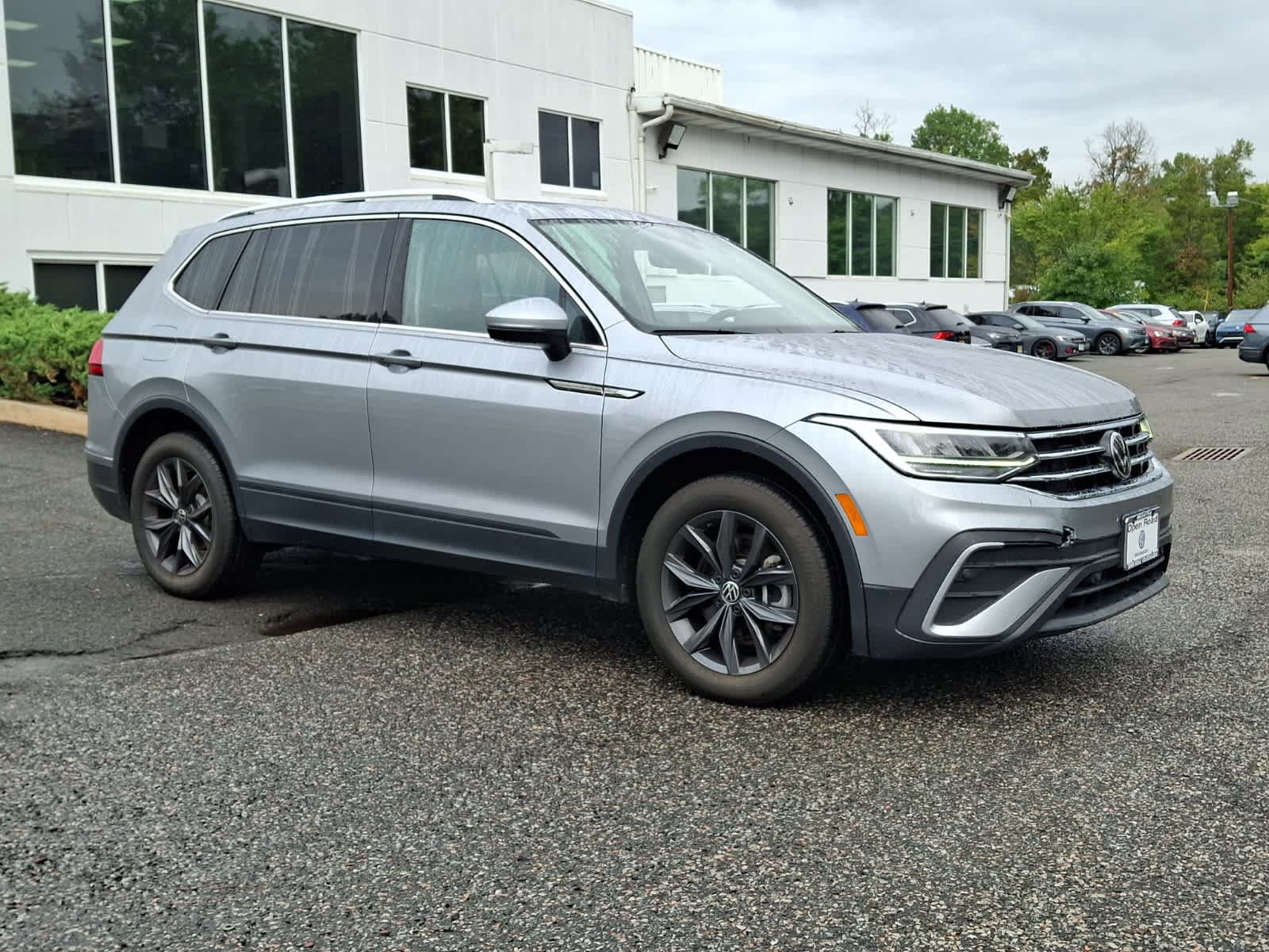 Used 2023 Volkswagen Tiguan SE w/ Panoramic Sunroof Package