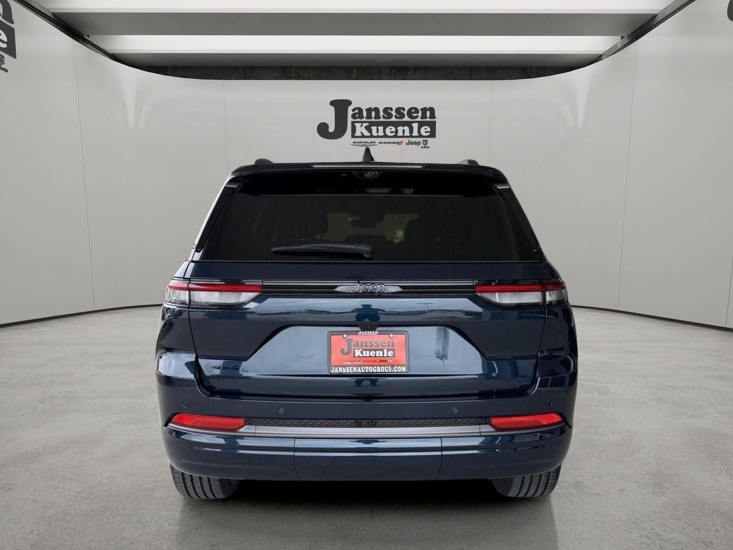 New 2026 Jeep Grand Cherokee Limited AWD/4WD image 2
